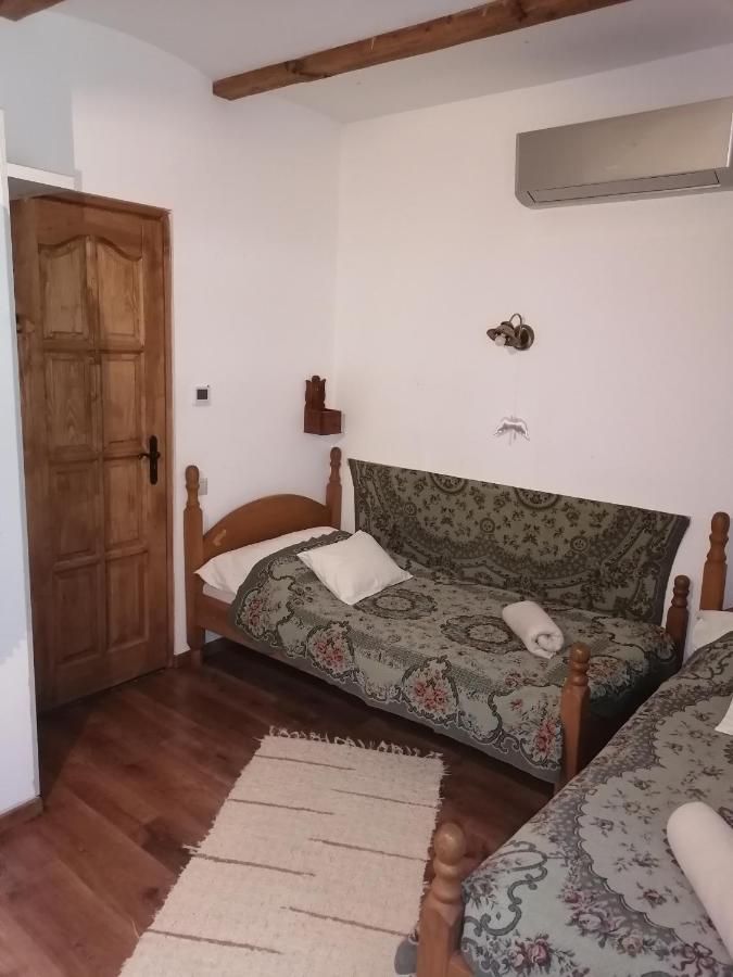 Hotel Mives Vendeghaz Pogány Exterior foto