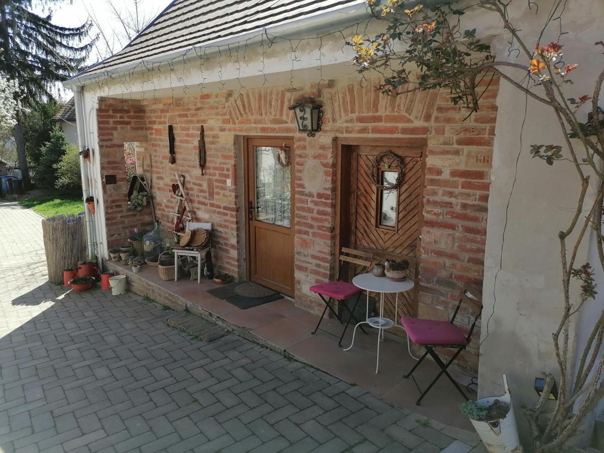 Hotel Mives Vendeghaz Pogány Exterior foto