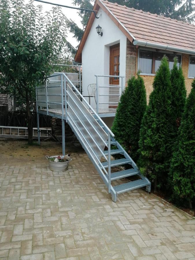 Hotel Mives Vendeghaz Pogány Exterior foto